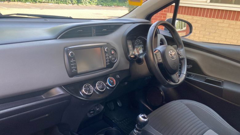 Toyota Yaris 1.5 VVT-i Icon Tech 5dr Petrol Hatchback